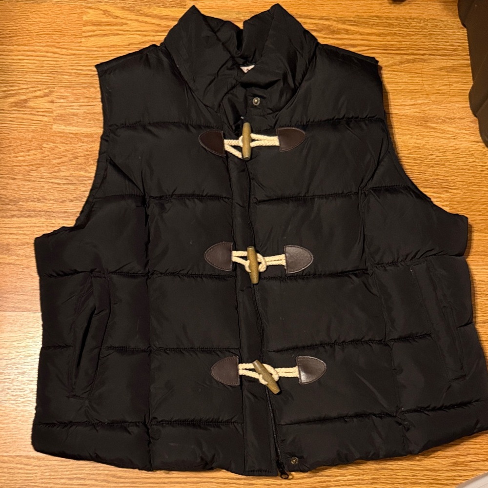 Arizona Black Puffer Vest with Toggle Closures size 1x Juniors